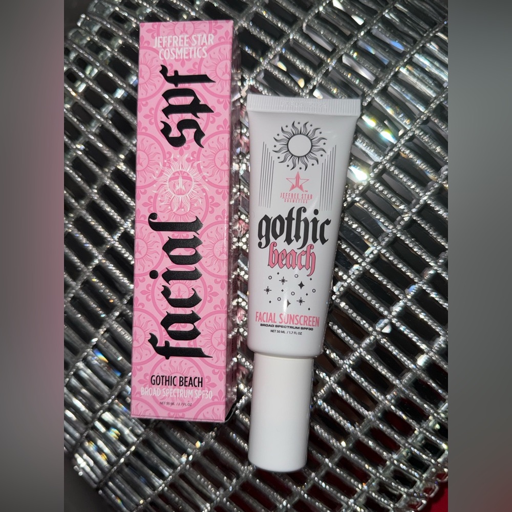 GOTHIC BEACH FACIAL SPF Jeffrey star